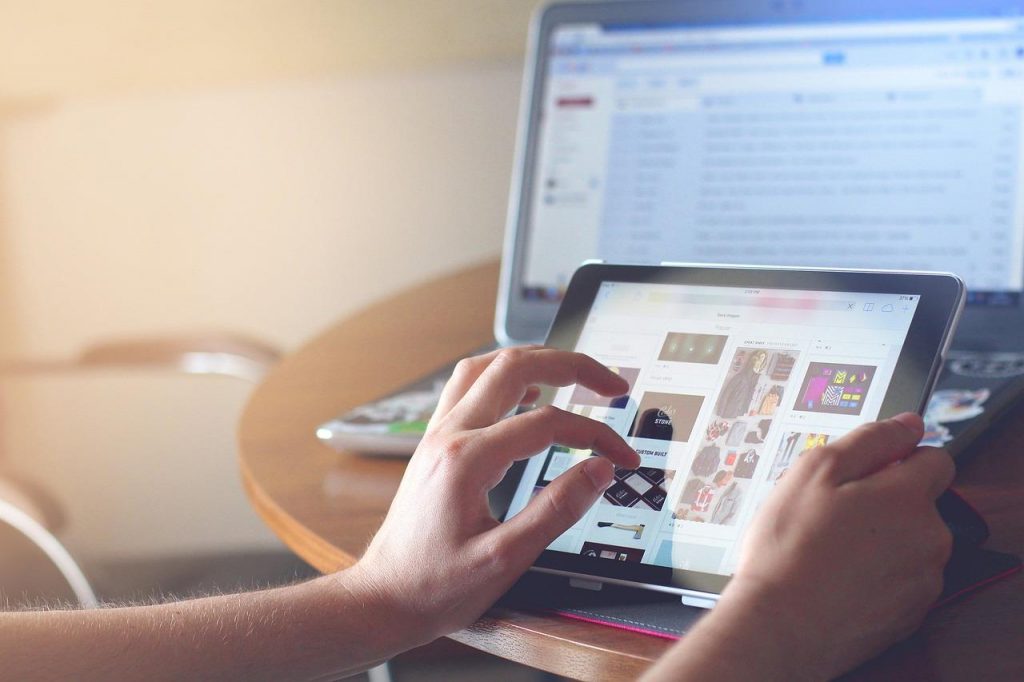 Vergelijking iPad en Samsung tablet: besturingssysteem, hardware en functies naast elkaar