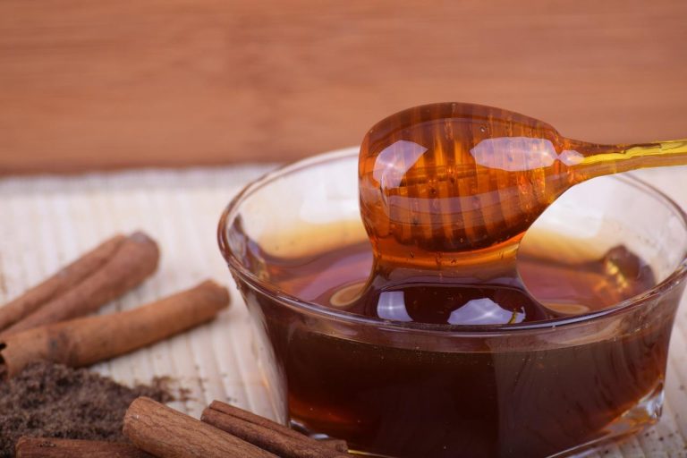 Rauwe honing als natuurlijk ingrediënt voor haarverzorging, haargroei en gezondheid