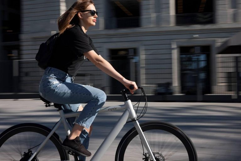 Elektronica en fietsen winkel in Enschede met breed assortiment elektrische fietsen en huishoudelijke apparaten