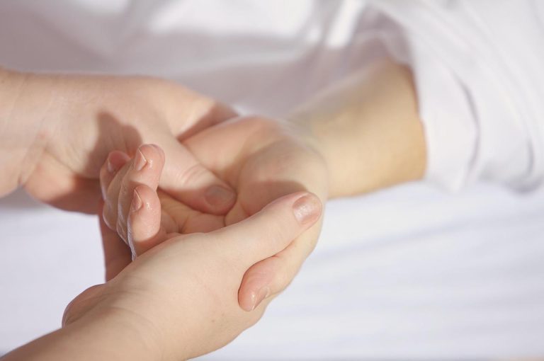 Chiropractor behandeling in Cuijk voor rugpijn, nekklachten en hoofdpijn met natuurlijke handmatige therapie